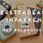 kerstcadeaus inpakken met polaroids