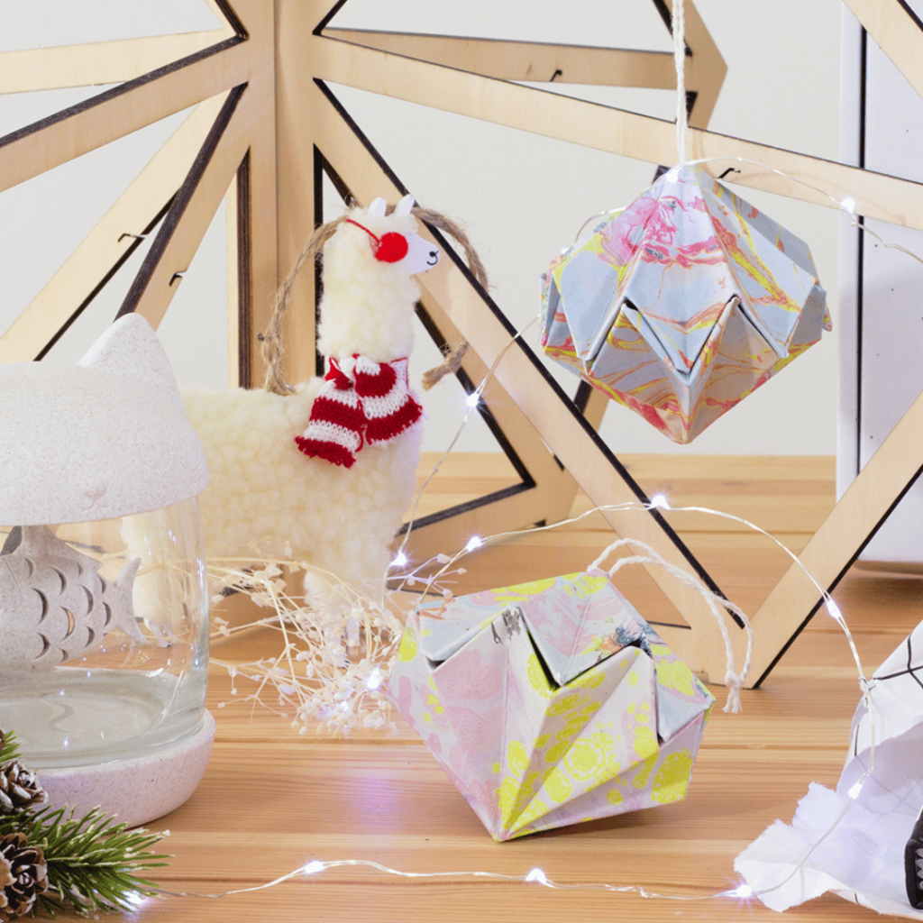 Origami vouwen van papier Kerstversiering