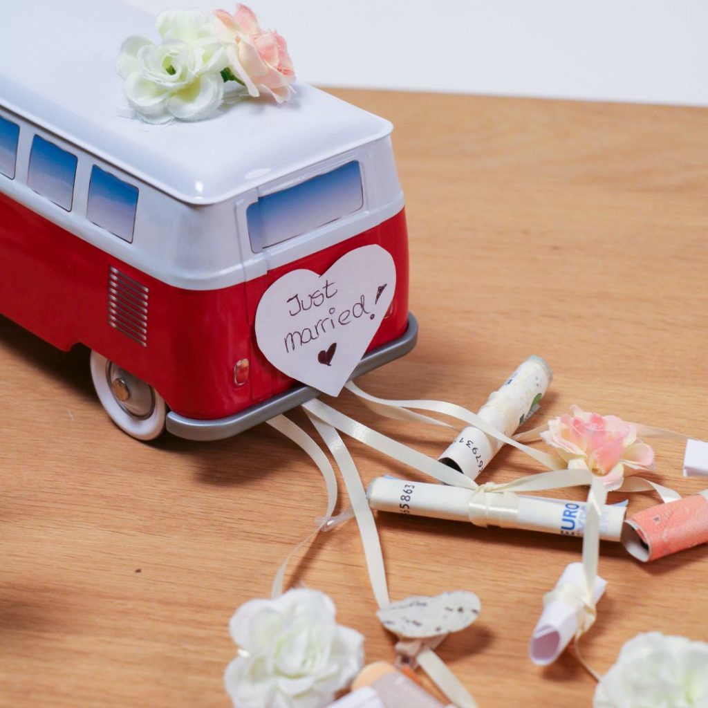 Bruiloft cadeau geld  DIY - de 3 mooiste zelfmakers VW koekjesblik Just married het resultaat.