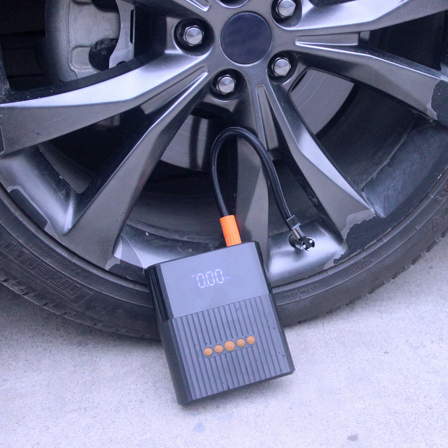 3-in-1 Powerbank met starthulp en compressorfunctie