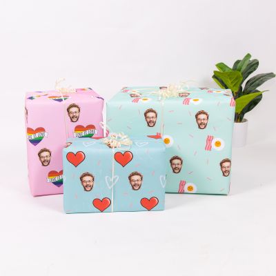 Inpakpapier met gezicht op liefdesachtergrond Inpakpapier met gezicht op liefdesachtergrond