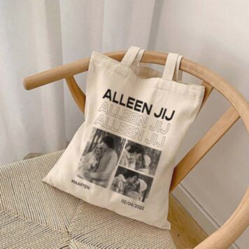 Gepersonaliseerde tote bag met zwart-wit foto's en tekst
