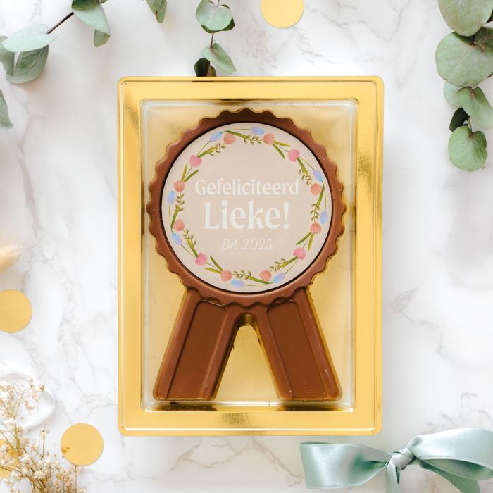 Gepersonaliseerde chocolade medaille met bloemen en tekst