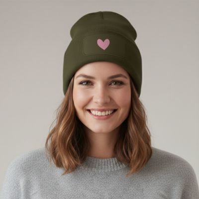 Gepersonaliseerde muts met symbool en tekst