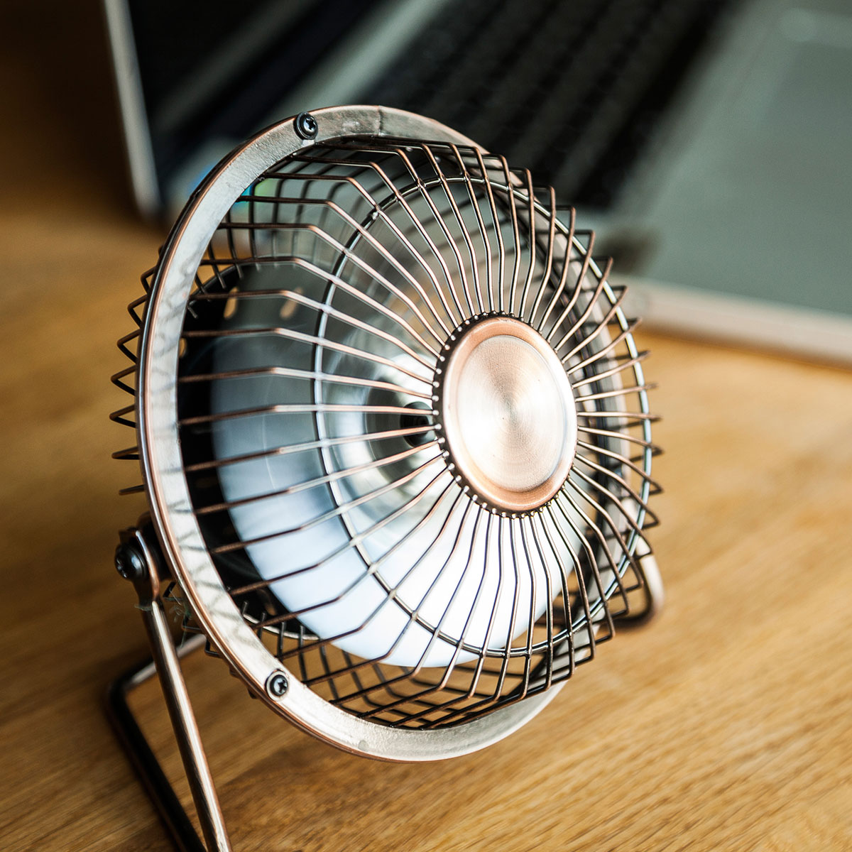 USB bureauventilator in brons