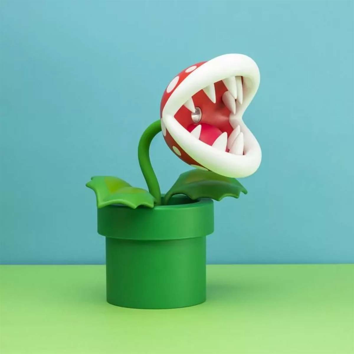 Super Mario piranha-plant lamp