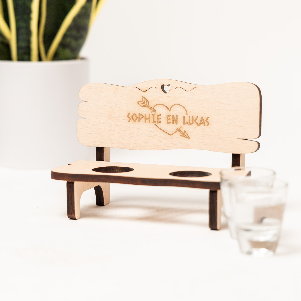 Shotjes Bankje met Gravure