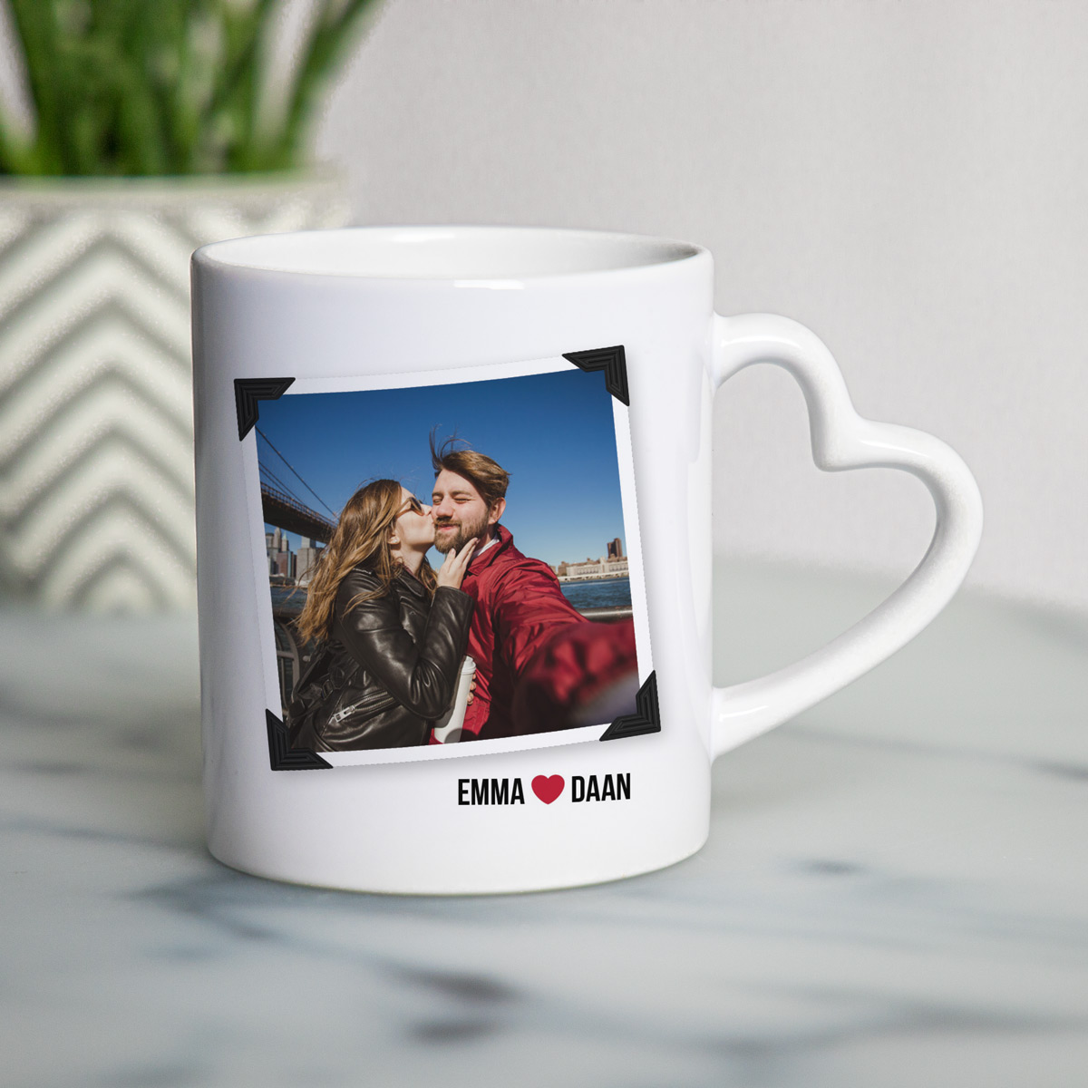Mok met hartvormig oor met foto en tekst