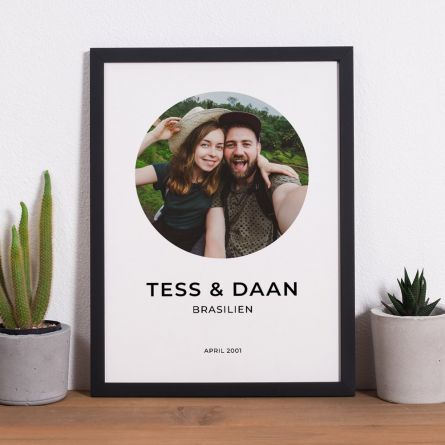 Poster met afbeelding en 3 tekstregels