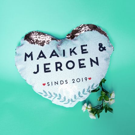 Personaliseerbaar pailletten kussensloop in hartvorm met naam